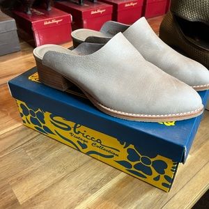 Sbicca hardly worn grey-beige suede heeled clogs